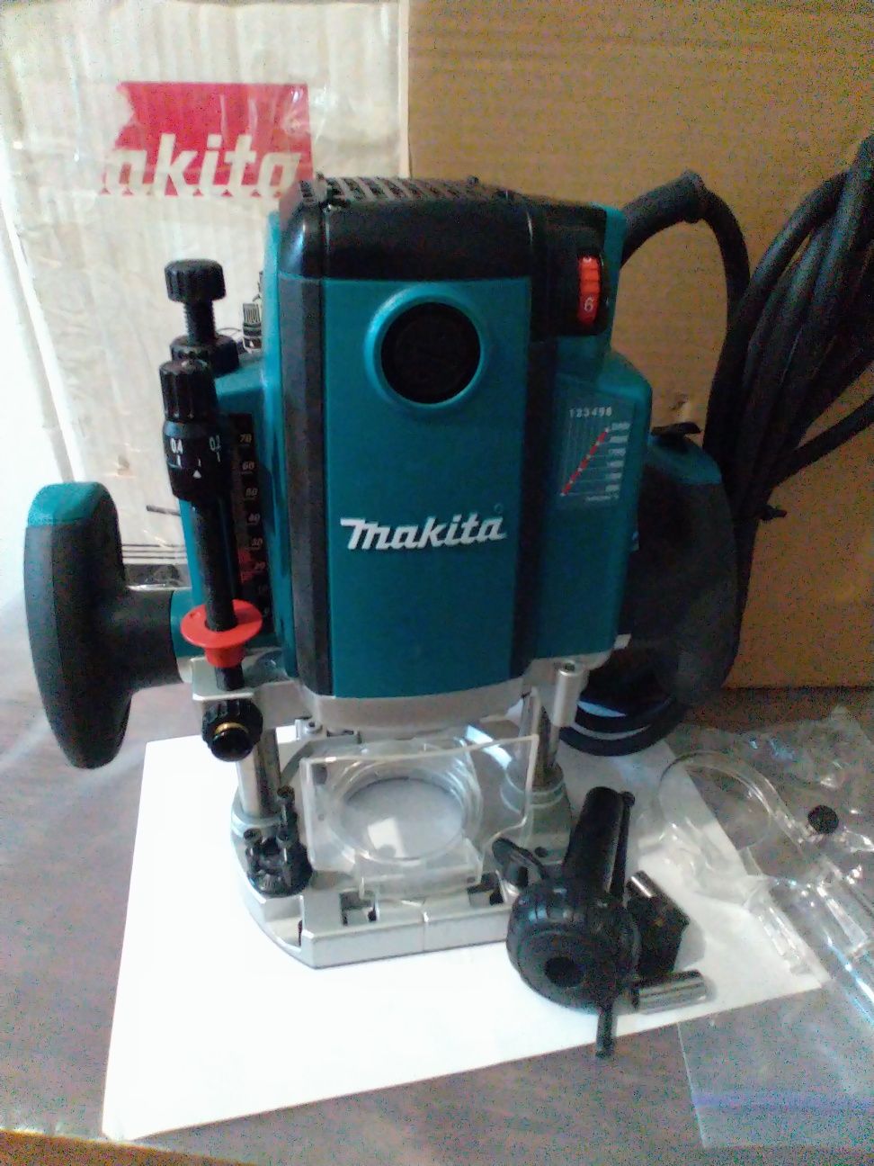 Makita rp2300FCX фрезер rp2301