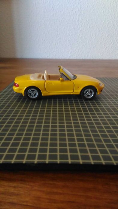 Miniatura de Mazda MX-5 miata em escala 1/43