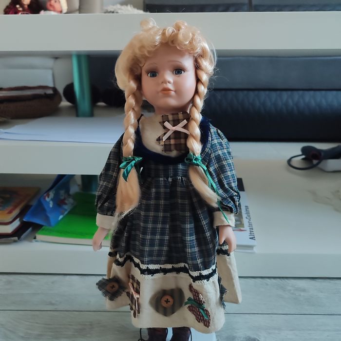 S lalkę z porcelany 43 cm, stan idealny