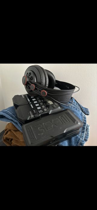 Fones Superlux HD-681 e multi effect pedal zoom G1X Four