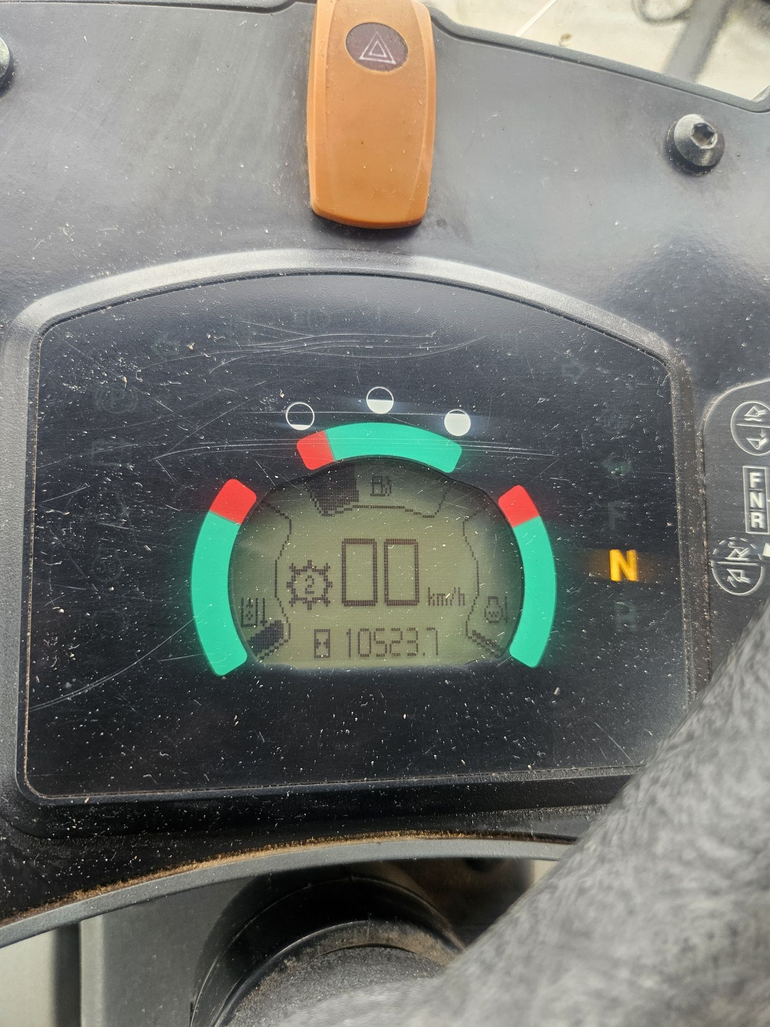 CAT 907H 10500mtg bez DPF