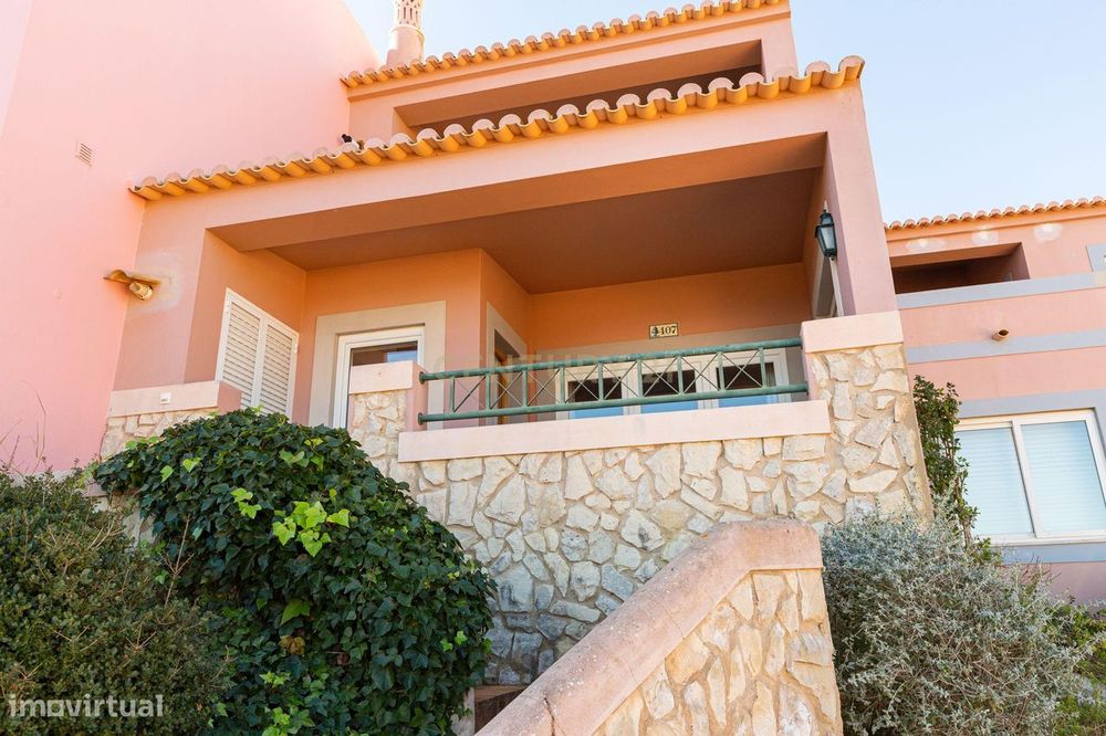 Estúdio com terraço e vista mar