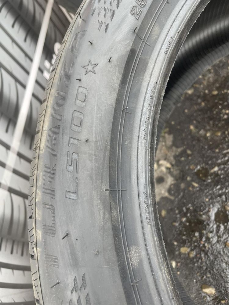 Шини нові 255/45 R20 Bridgestone 2022рік 255 45 20