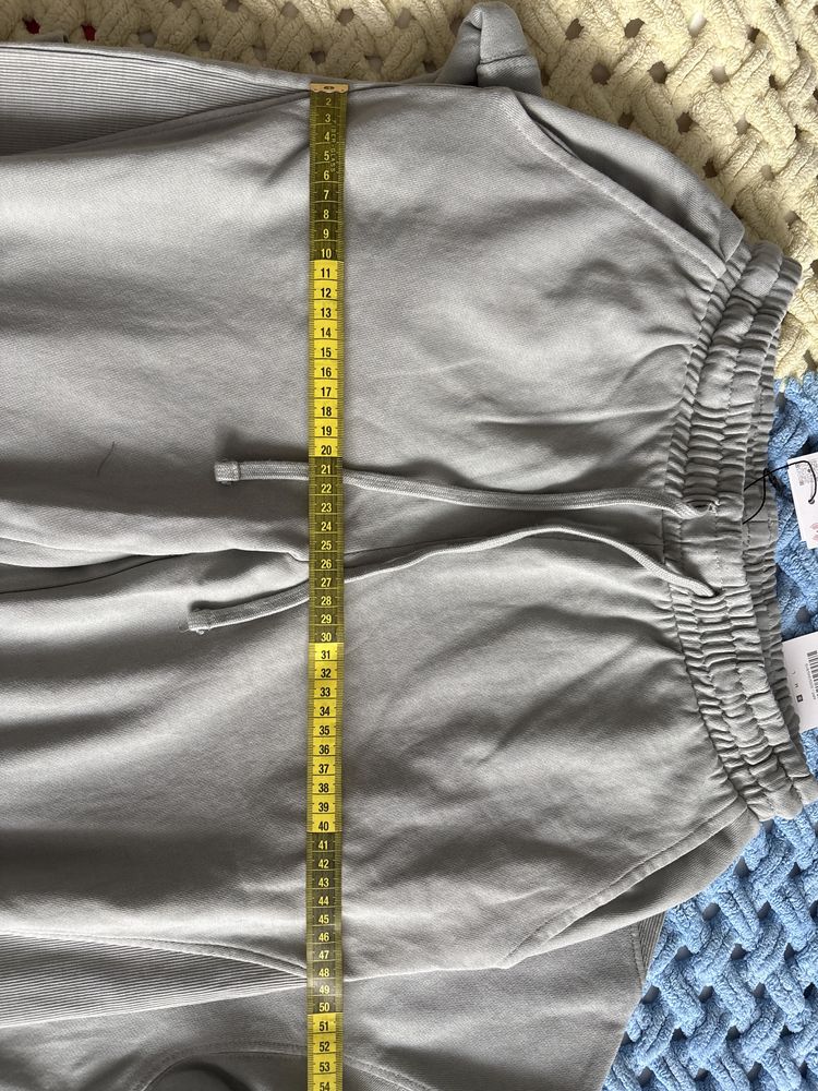 Продам новый костюм ZARA