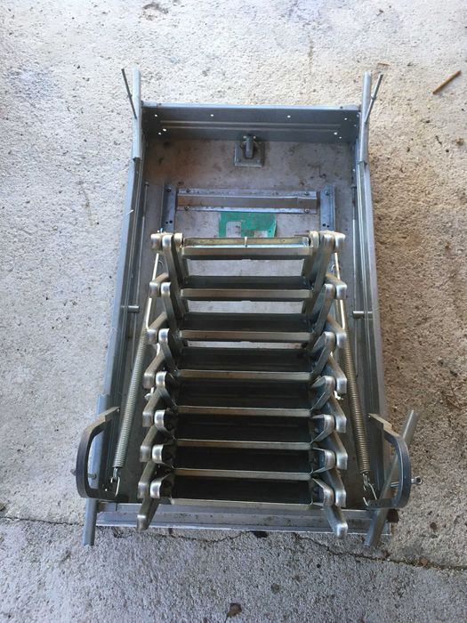 Escada de sotão retrátil