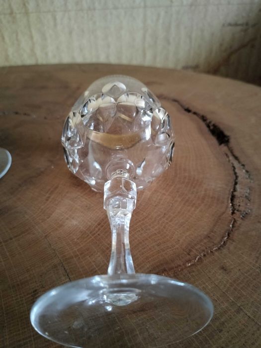 3 kryształowe kieliszki ze złoconym rantem