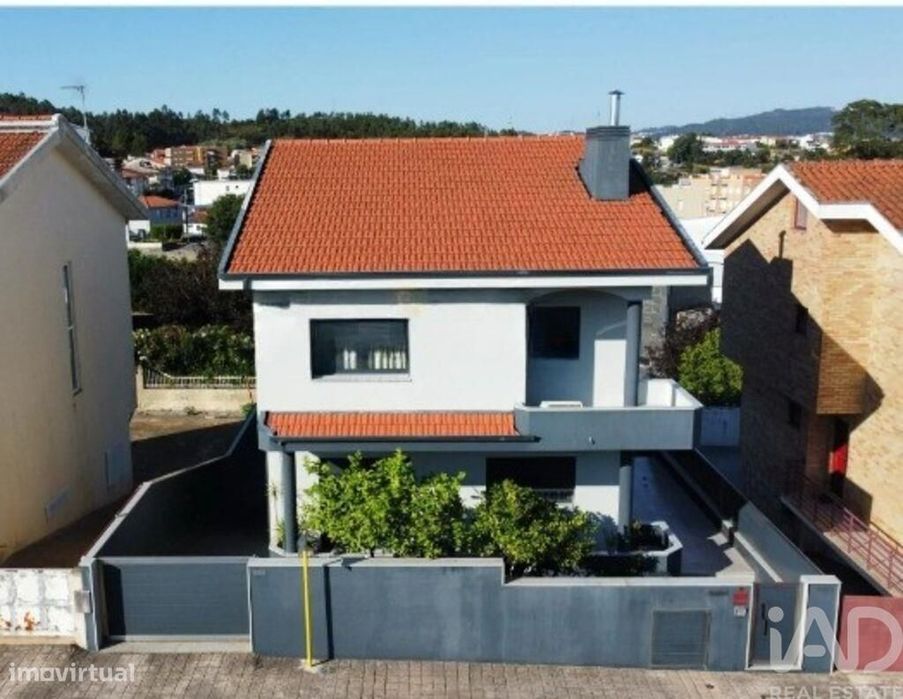 Casa / Villa T3 em Campo e Sobrado de 240,00 m2