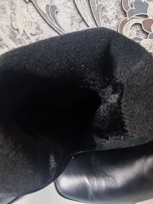 Продам чоботи жіночі, на низькому каблуцв