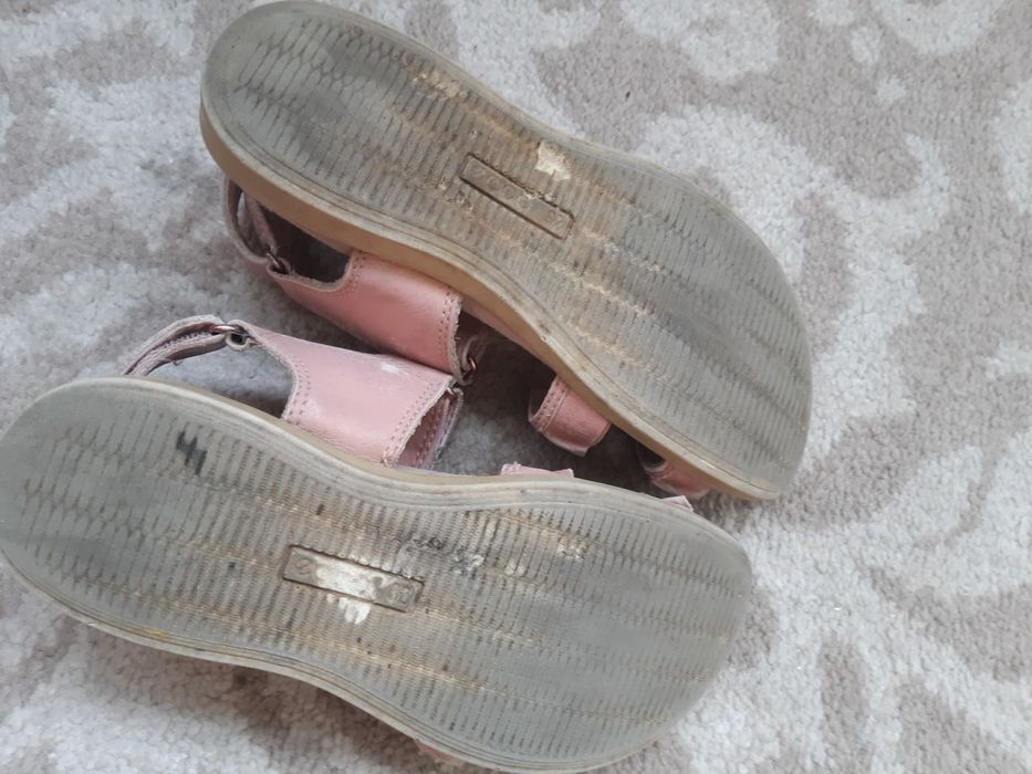 Продам літні сандалі босоніжки  Ecco на дівчинку 32 розмір