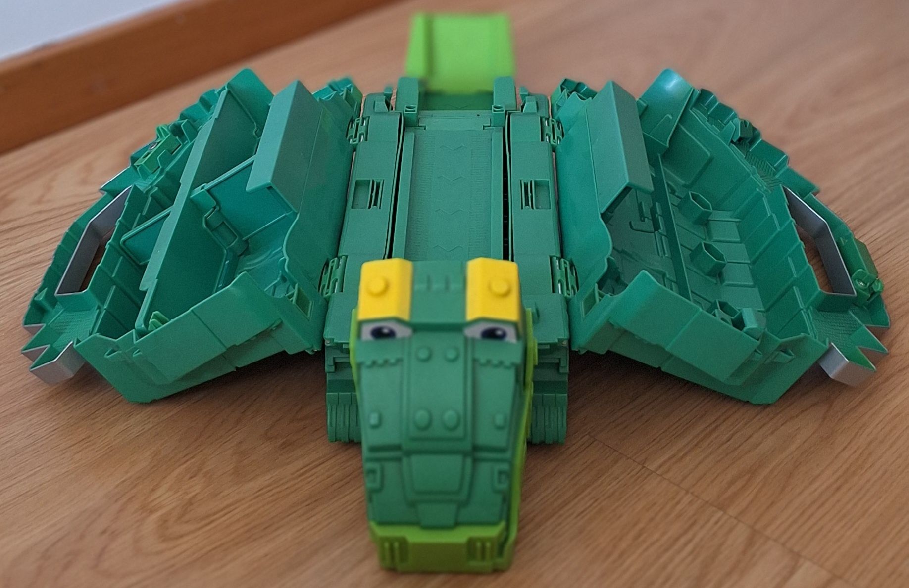 1 Dinossauro que transporta outros 2