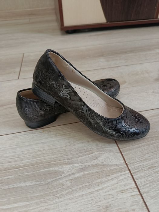 Туфлі на підборах,на дівчинку