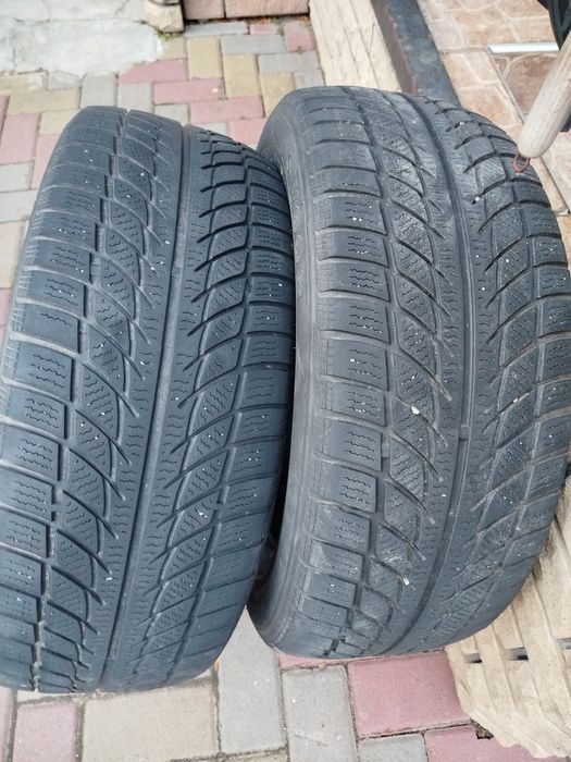 Продам зимову резину 215/55/17 Б/В