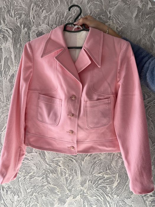 Рожевий костюм, піджак, спідниця