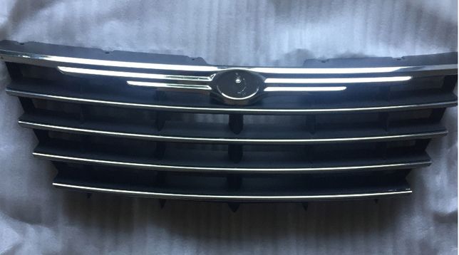 Grill Chrysler Town Cuntry nowy orginalny
