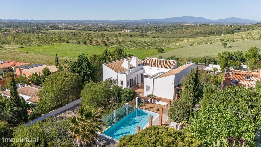 Deslumbrante Moradia T5 Em Lagos Com Piscina, Vista Campo E Localizaçã