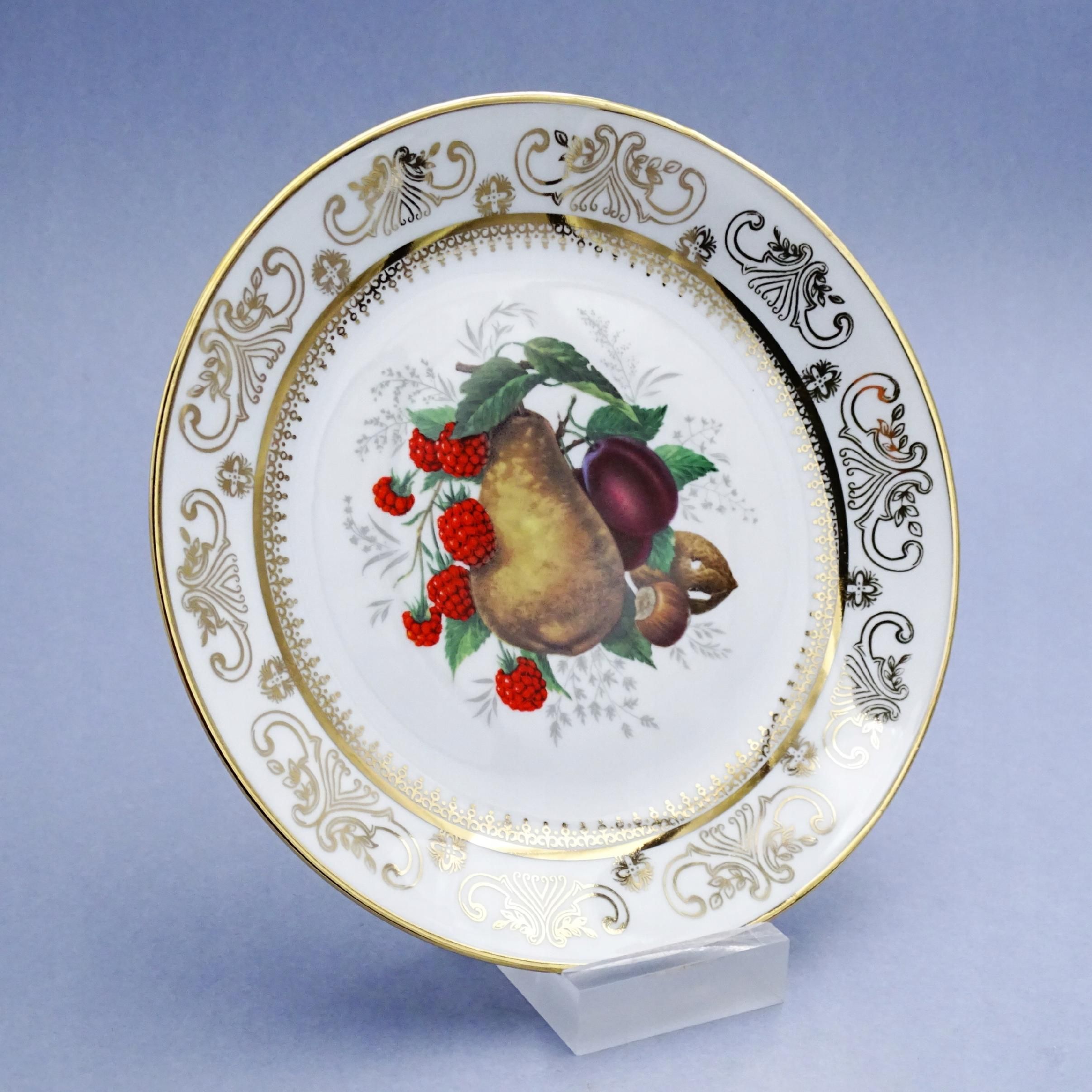 stary  talerzyk porcelanowy owoce gruszka śliwka leszczyna jeżyna