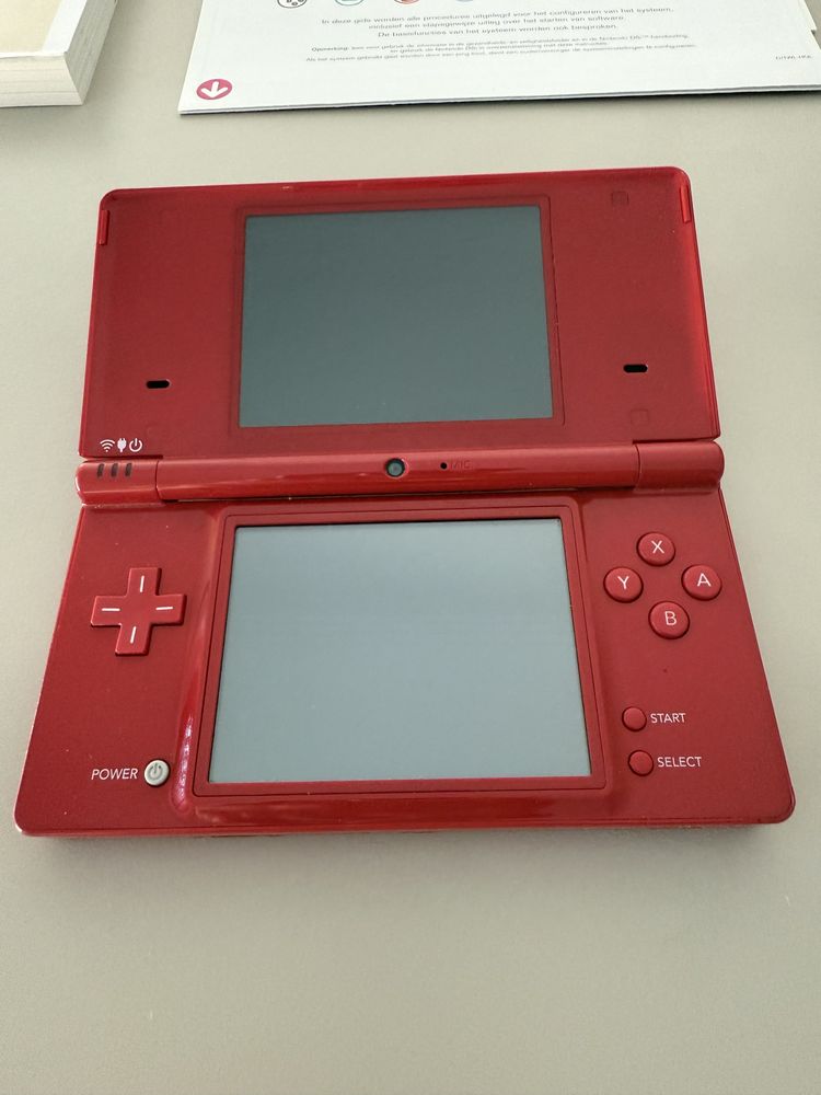 Nintendo dsi Vermelha com caixa e manuais