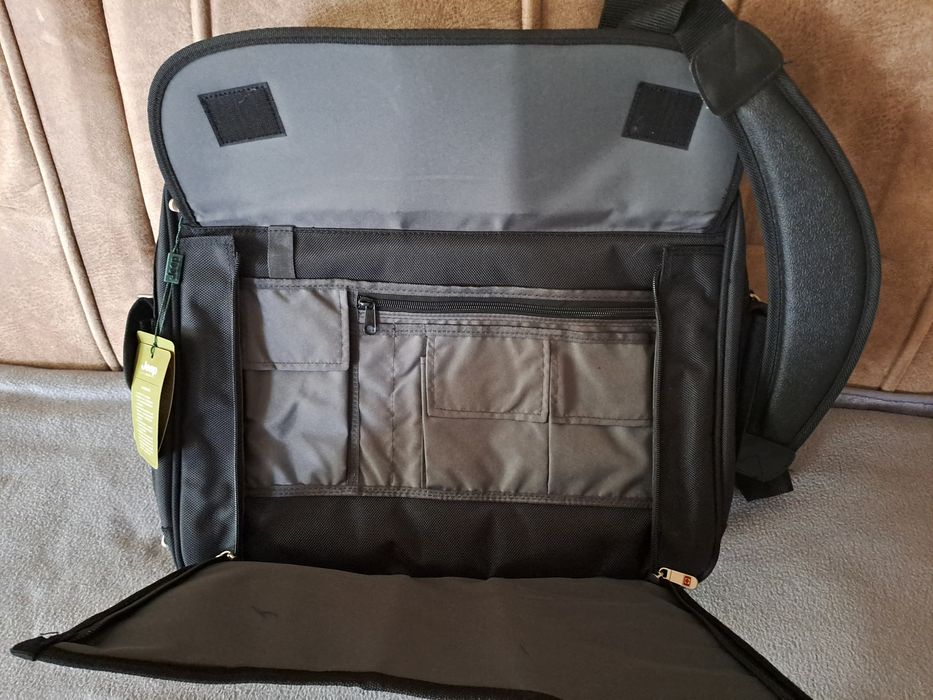 Сумка для ноутбука, два основных отдела, доп. карманы черная новая