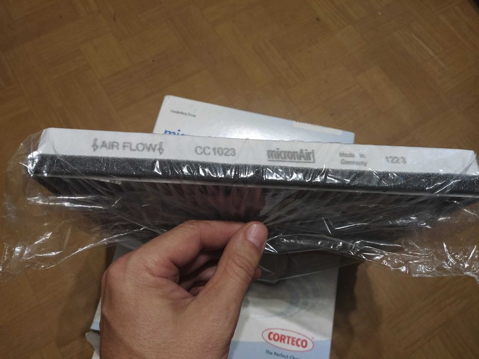 Фільтр салона вугільний на VW Passat B4 Corteco CC1023 (21651968)