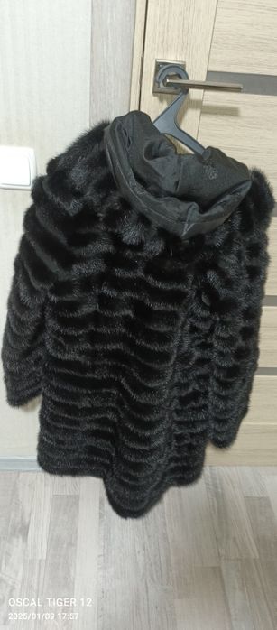 Шуба чорного кольору, торг умісний