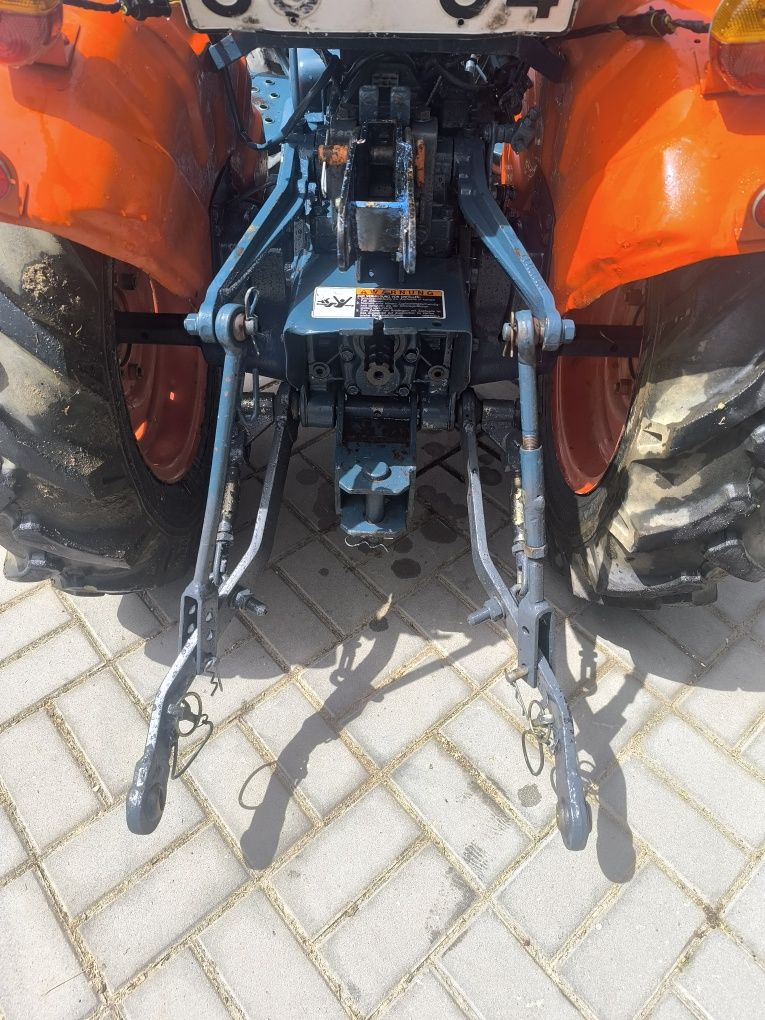 Kubota com documentos