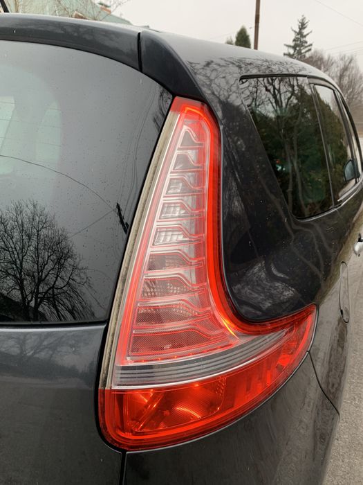 Рено Сценік3 ЗАДНІЙ ФОНАРЬ правий лівий Стоп.