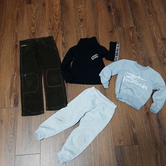 Продам пакет вещей на мальчика 4-5лет