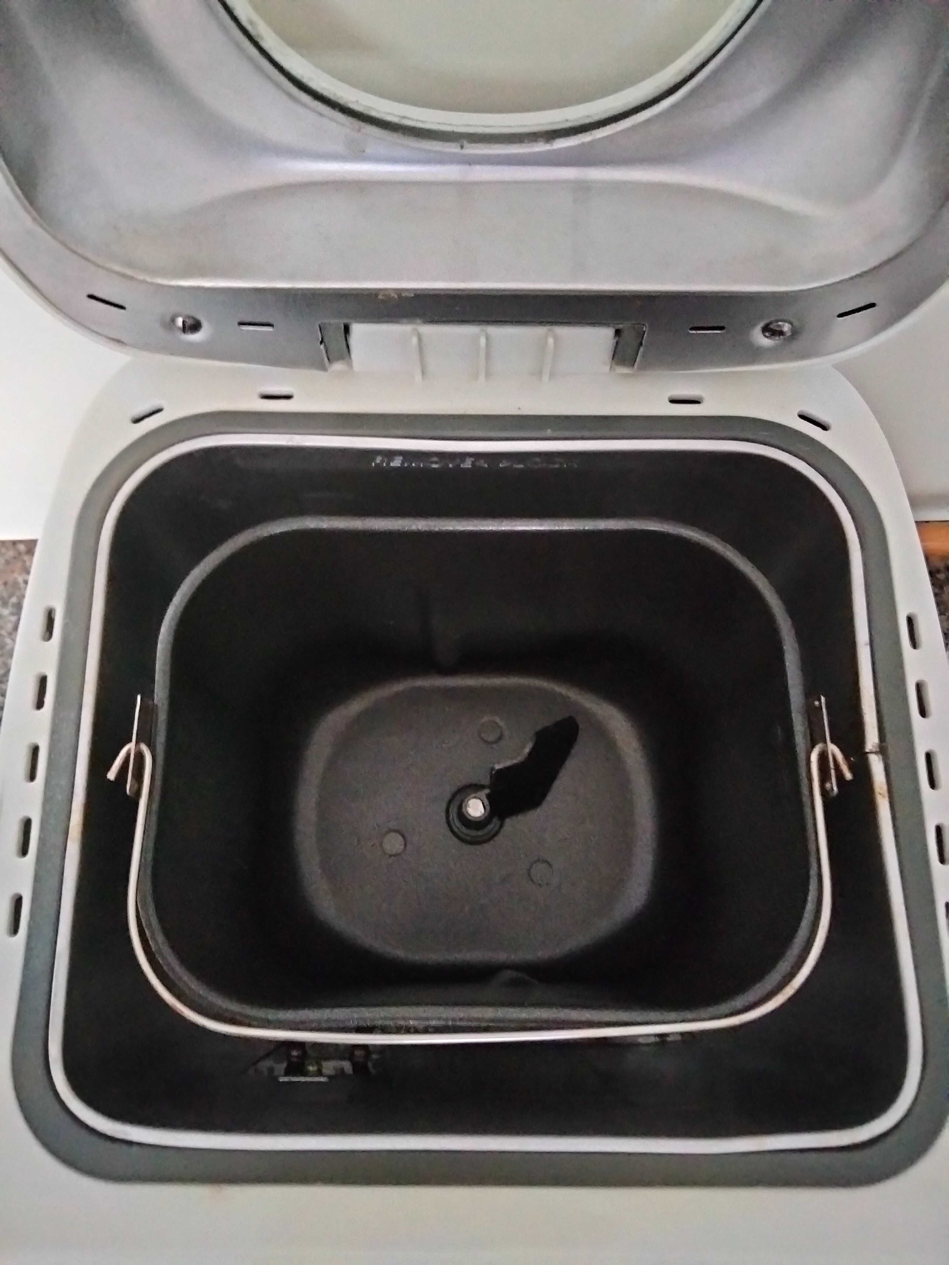 Máquina de fazer pão Clatronic BBA 2605