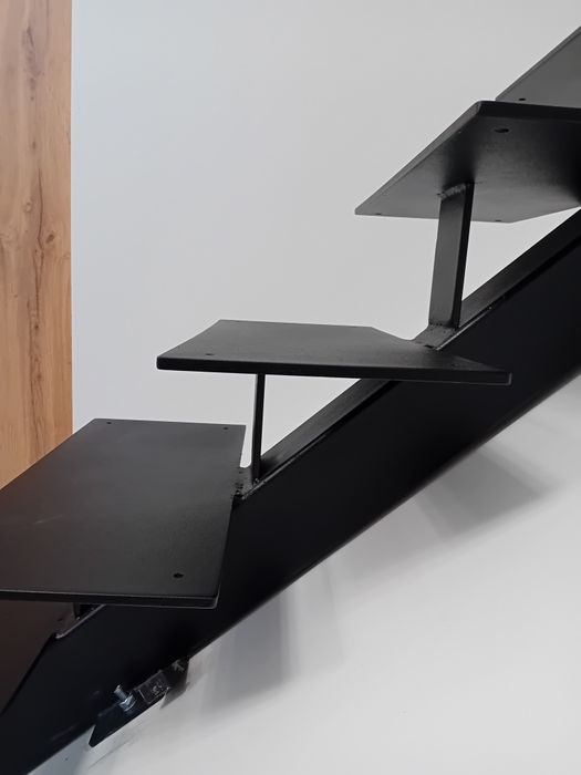 Stelarz metalowy schody