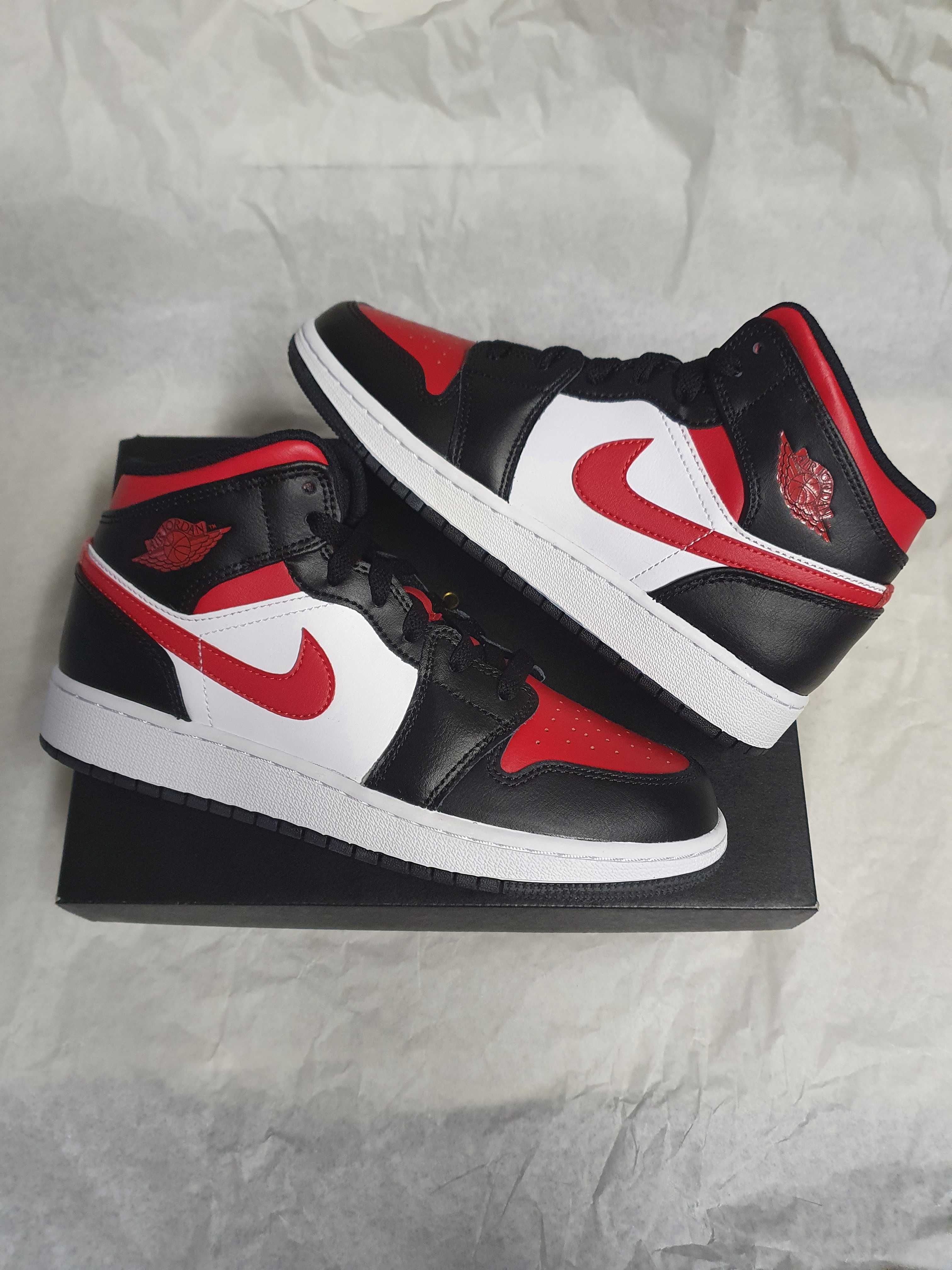 Jordan 1 Mid Black Fire Red 38