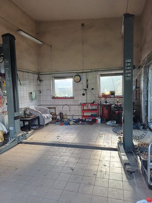 Podnośnik warsztatowy dwukolumnowy