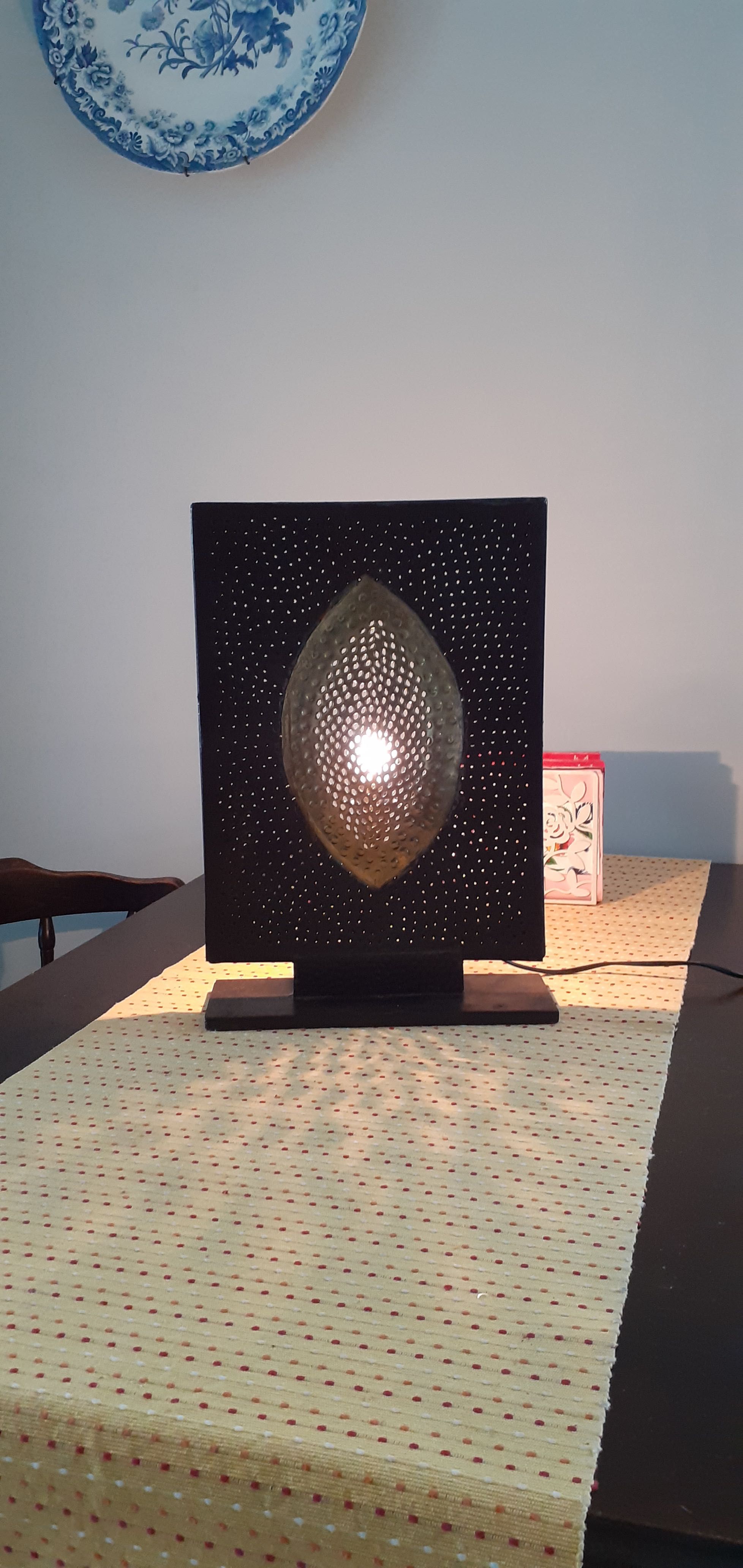 Dekoracyjna lampa elektryczna stołowa z Maroka (Maroko)
