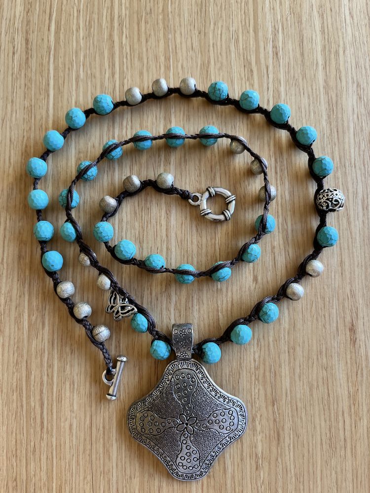 Colar LEVEZA azul/prata com medalhão