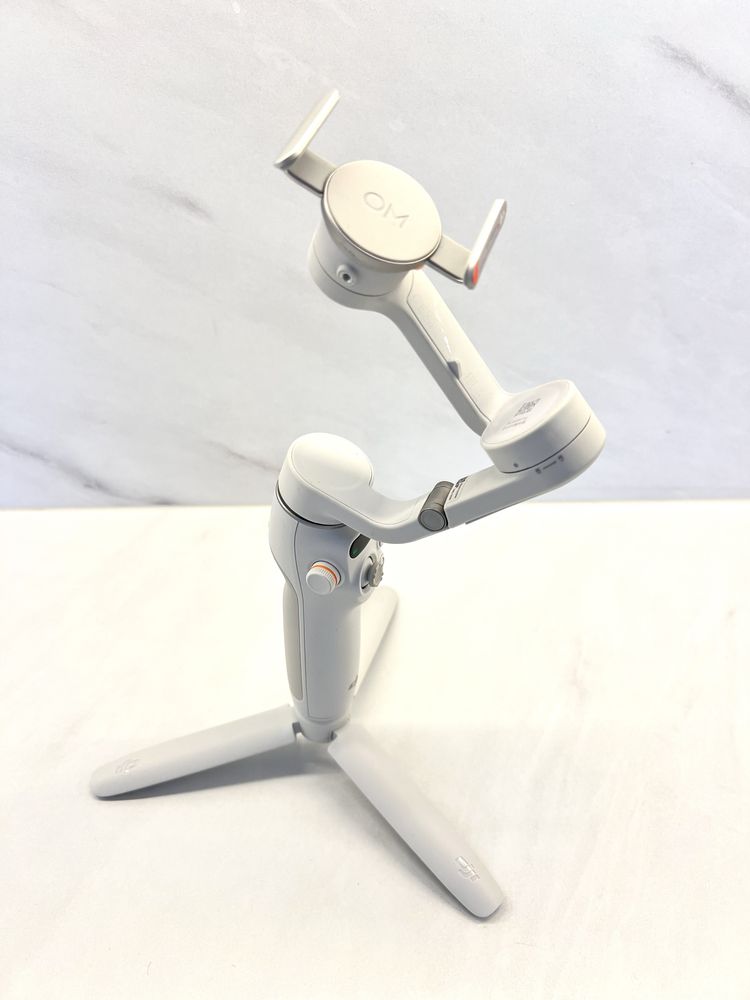 Gimbal DJI osmo mobile 6 (Platinum Gray)