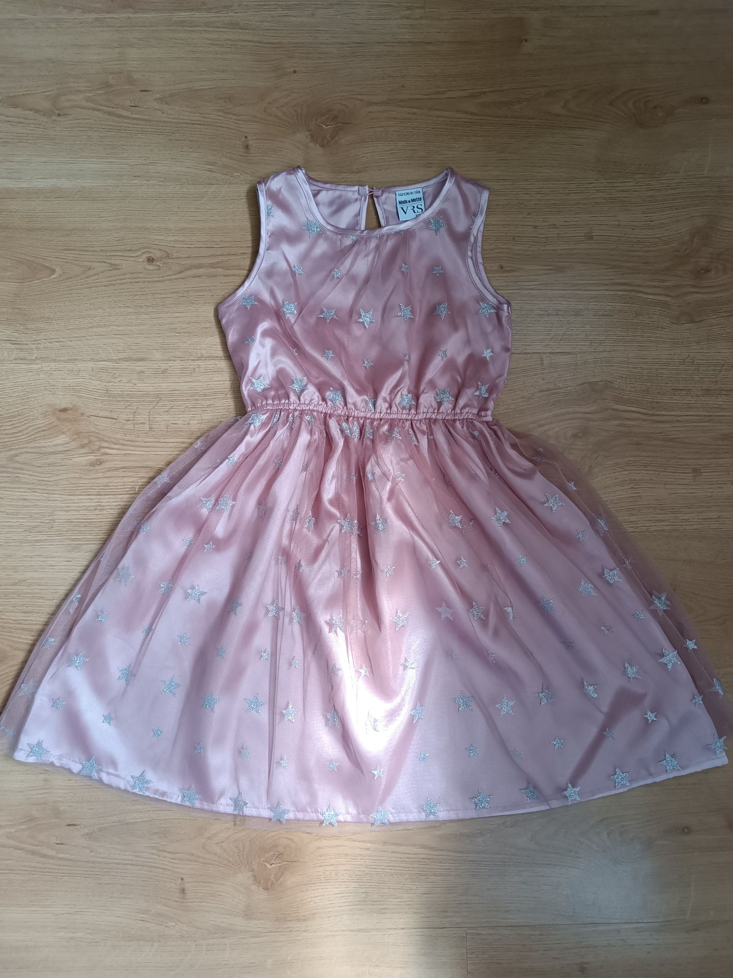 Красива сукня на дівчинку 6-7 років