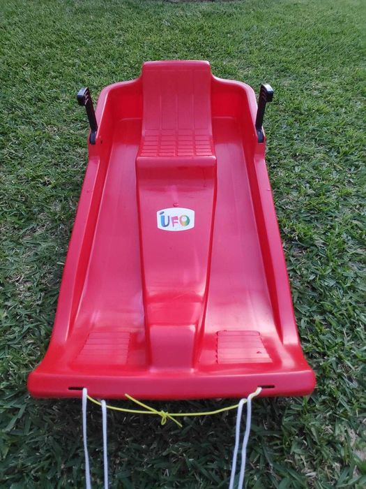 Trenó de criança com travões