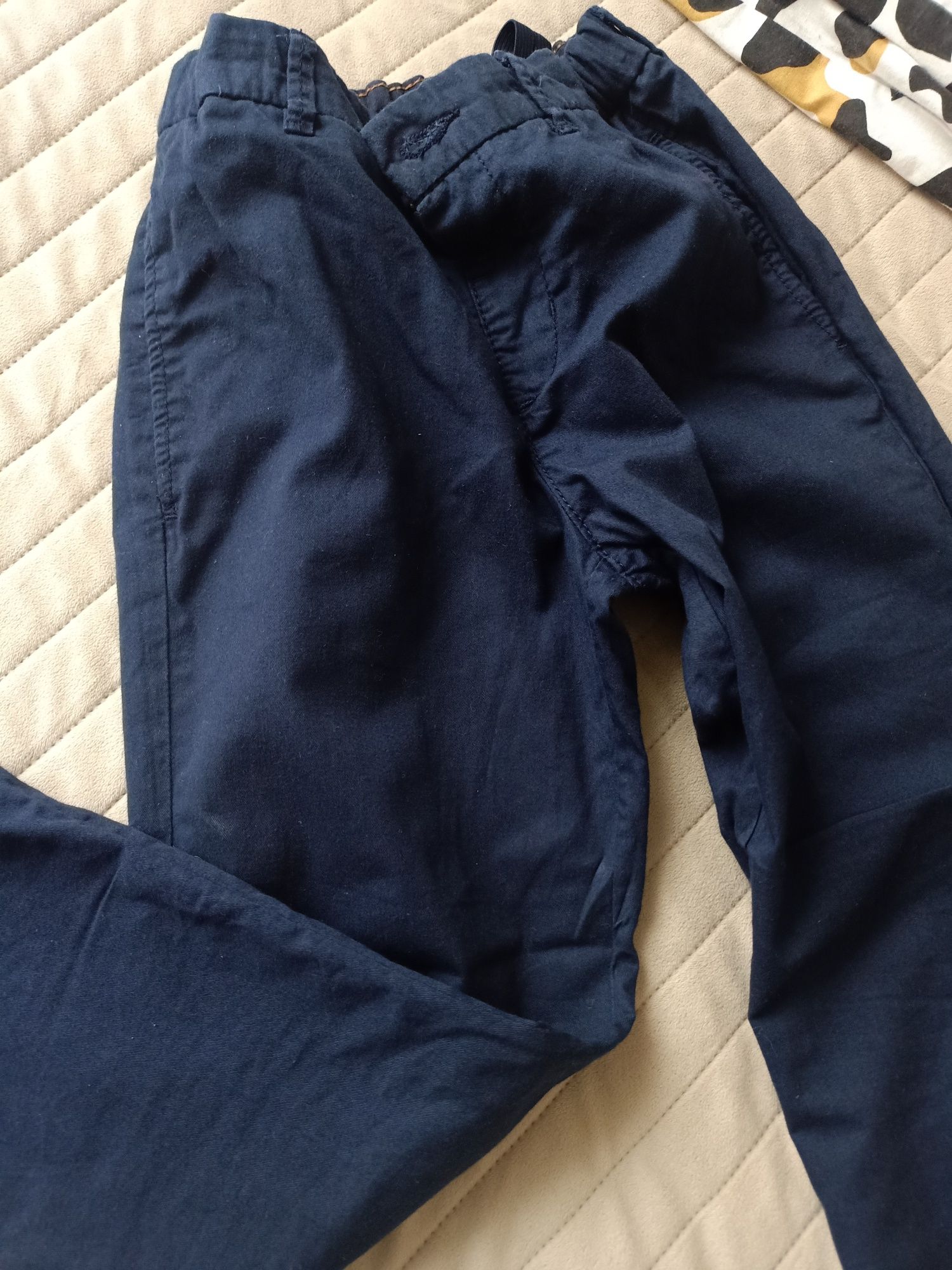 Granatowe spodnie/ eleganckie r.128
