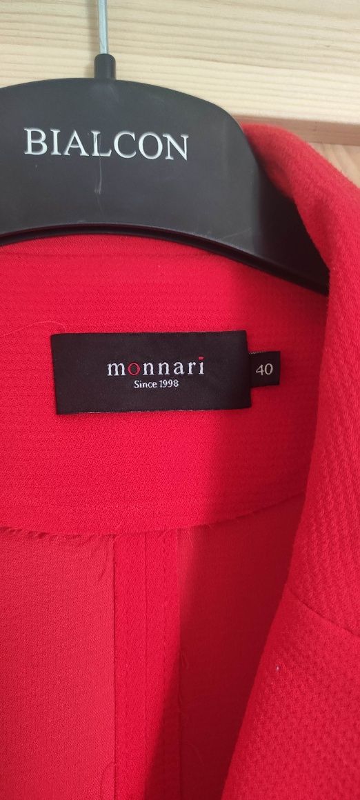 Damska czerwona marynarka żakiet w rozmiarze 40 l firma Monnari