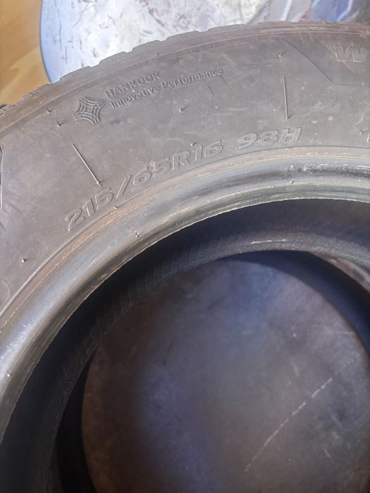 Dwie opony zimowe Hankook 215/65/16