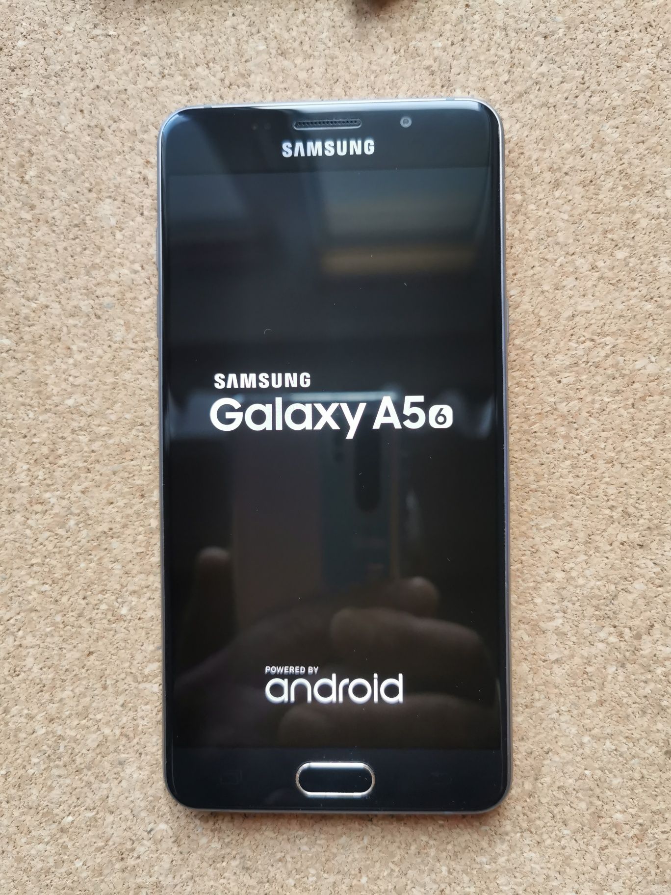 Samsung Galaxy A5 2016 w salonowym stanie.