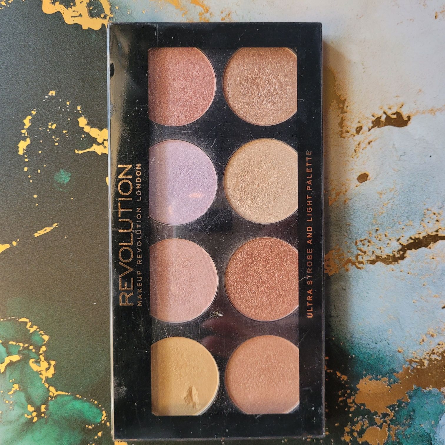 Makeup Revolution Ultra Strobe and Light Palette Paleta