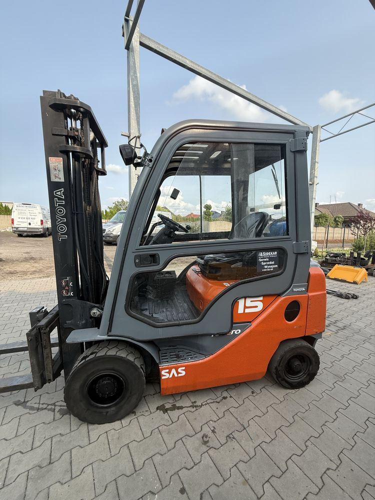 Wózek widłowy Toyota 8fgf15 LPG UDT Kabina