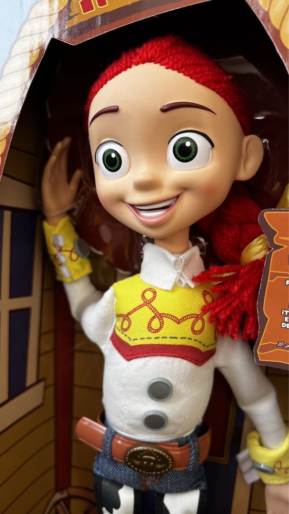 Интерактивная говорящая кукла Джесси - История игрушек