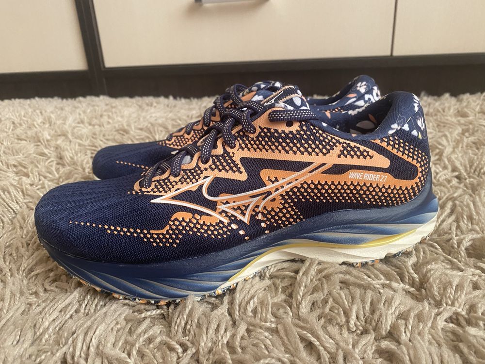 Бігові кросівки Mizuno Wave Rider 27 x Roxy