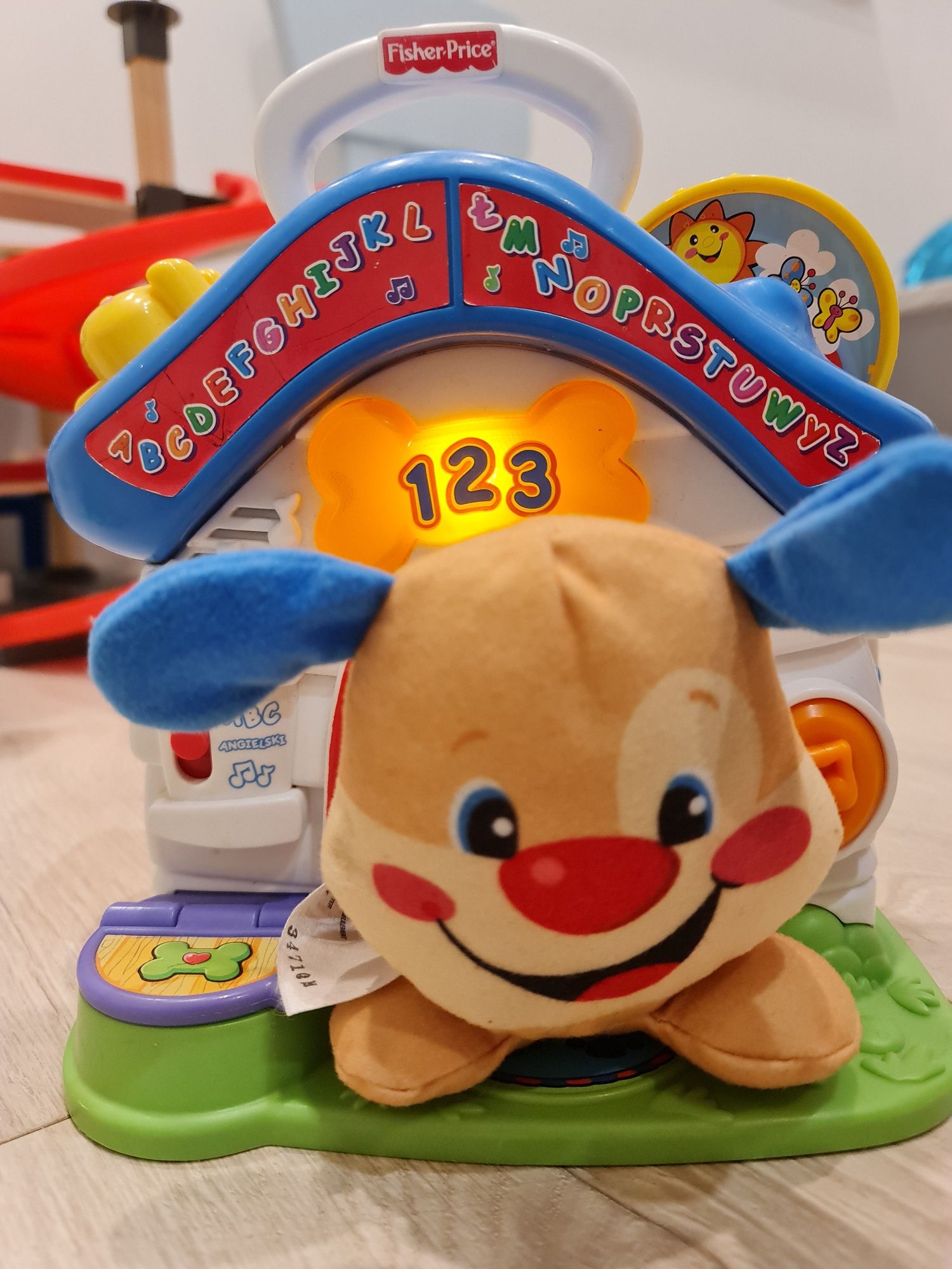 Fisher price- domek szczeniaczka uczniaczka