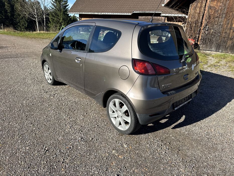 Mitsubishi colt 1.1 benz  2011 rok klima