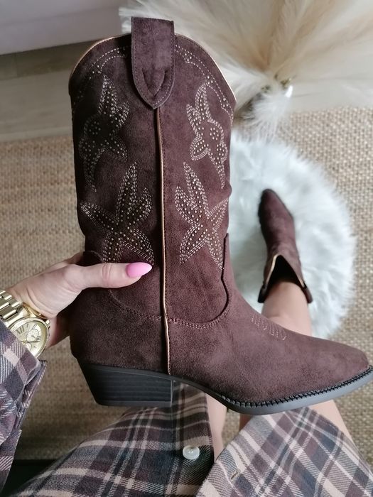 Zamszowe kowbojki w kolorze czekoladowym rozmiar 39