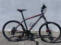 Bicicleta CUBE montanha
