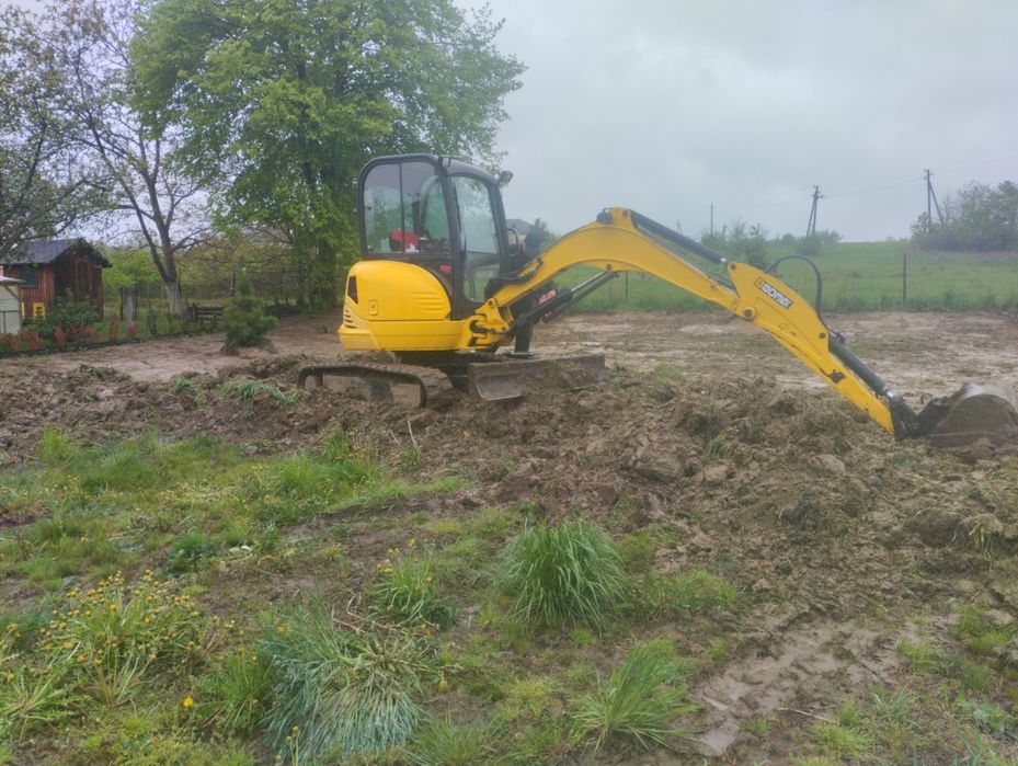 Надаємо послуги спецтехніки. Екскаватори різних розмірів. Самоскид.