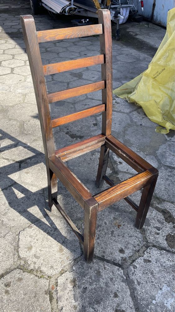 Krzesła drewniane ramy